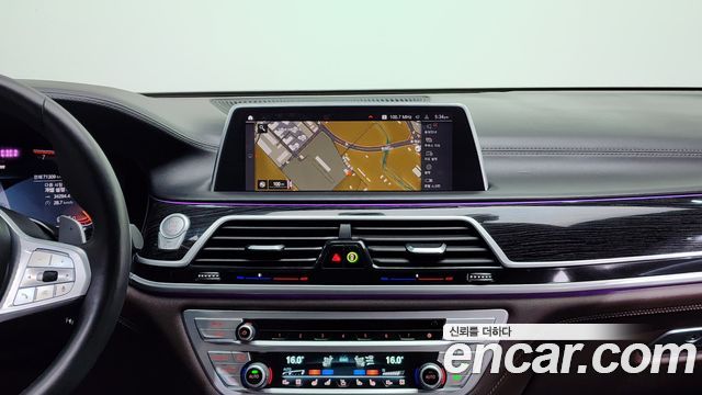 BMW 7-Series 2021 — photo 21