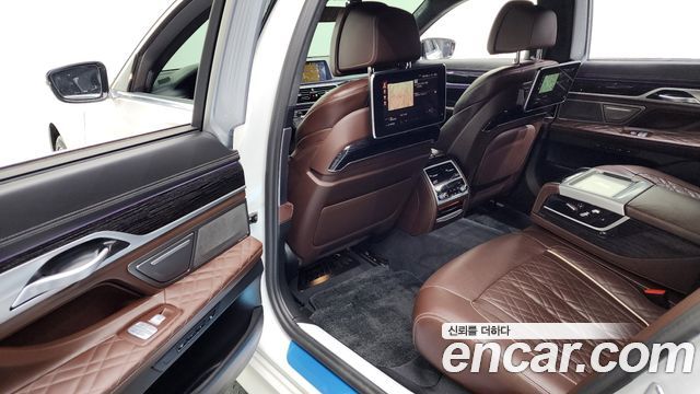 BMW 7-Series 2021 — photo 23