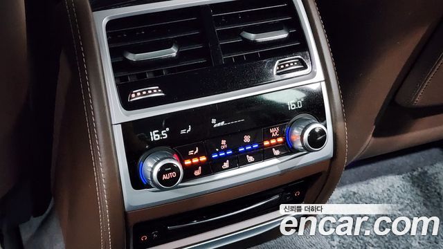 BMW 7-Series 2021 — photo 24