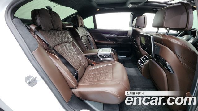BMW 7-Series 2021 — photo 25