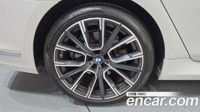 BMW 7-Series 2021 — photo 7
