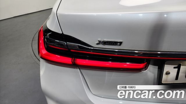 BMW 7-Series 2021 — photo 9