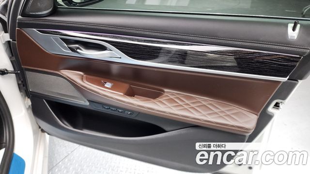 BMW 7-Series 2021 — photo 14