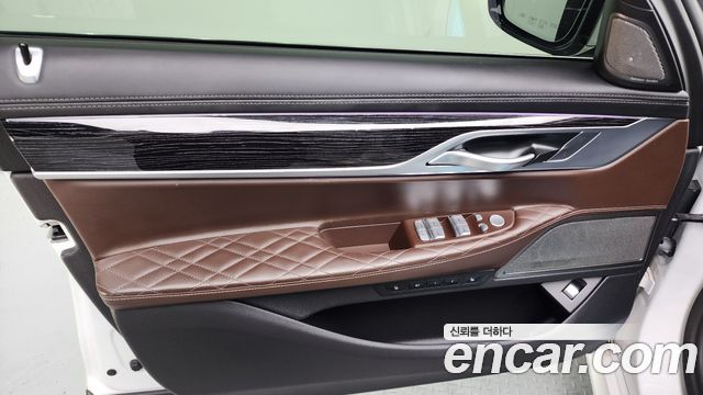 BMW 7-Series 2021 — photo 15