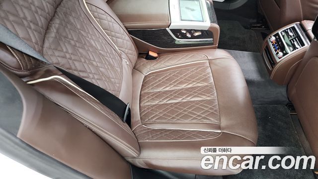 BMW 7-Series 2021 — photo 16