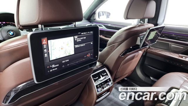 BMW 7-Series 2021 — photo 27