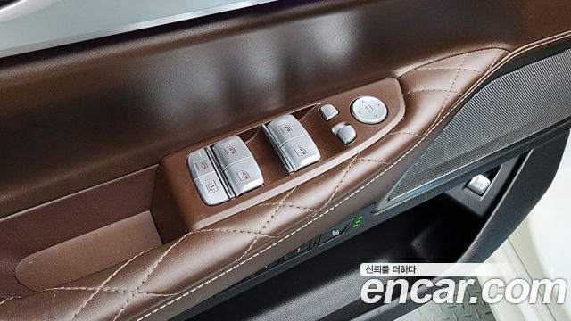 BMW 7-Series 2021 — photo 36