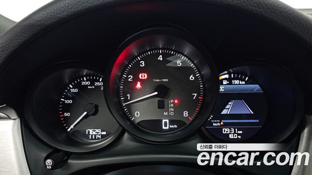 Porsche Macan 2022 — photo 11