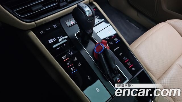 Porsche Macan 2022 — photo 12