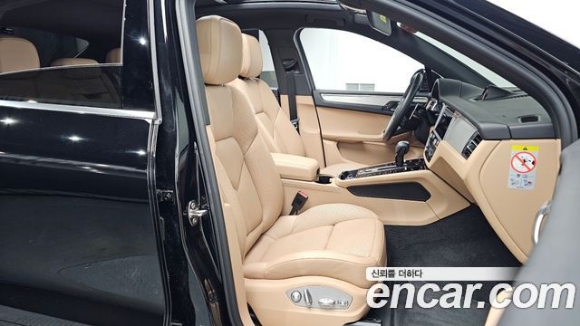 Porsche Macan 2022 — photo 17