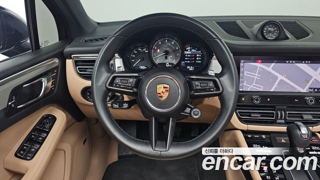 Porsche Macan 2022 — photo 19