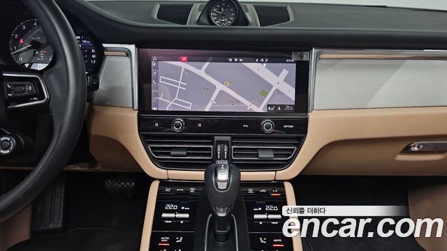 Porsche Macan 2022 — photo 20