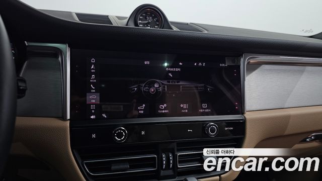 Porsche Macan 2022 — photo 22