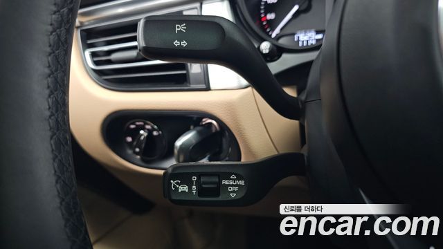 Porsche Macan 2022 — photo 23