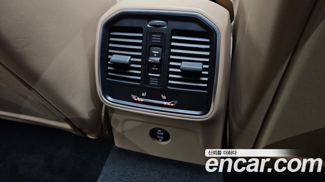 Porsche Macan 2022 — photo 25