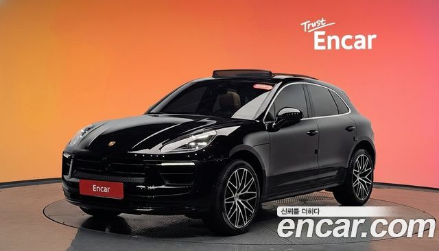 Porsche Macan 2022 — photo 1