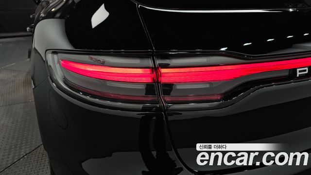 Porsche Macan 2022 — photo 9