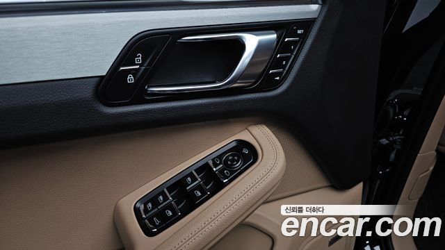 Porsche Macan 2022 — photo 14
