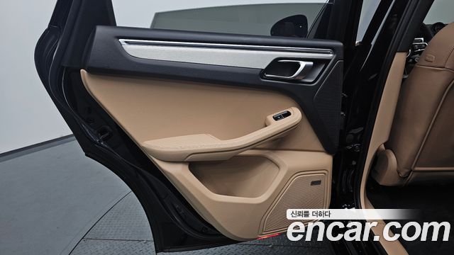 Porsche Macan 2022 — photo 15