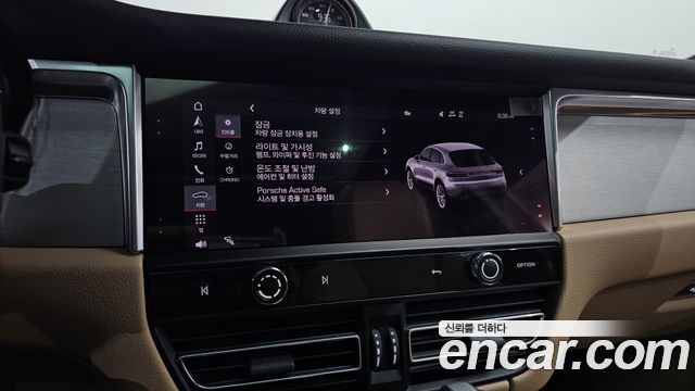 Porsche Macan 2022 — photo 16