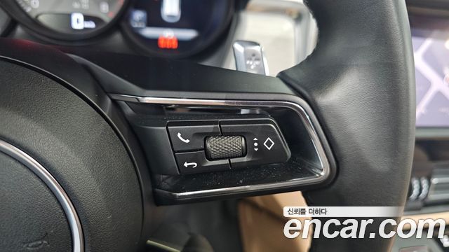 Porsche Macan 2022 — photo 27