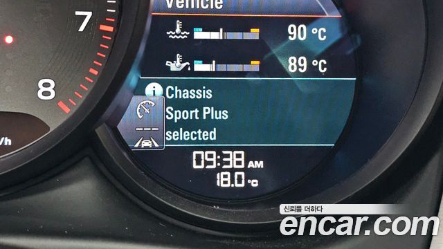 Porsche Macan 2022 — photo 33