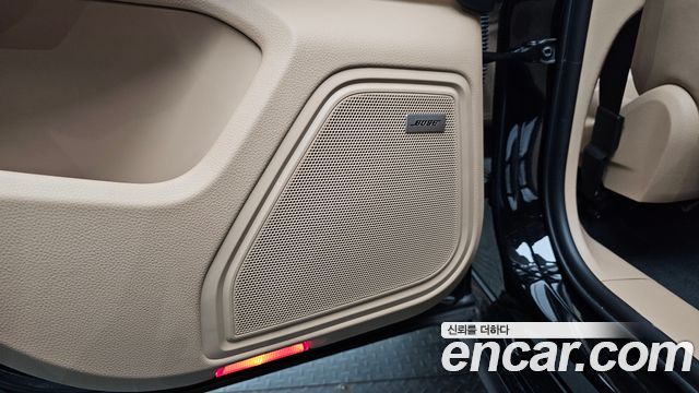 Porsche Macan 2022 — photo 34