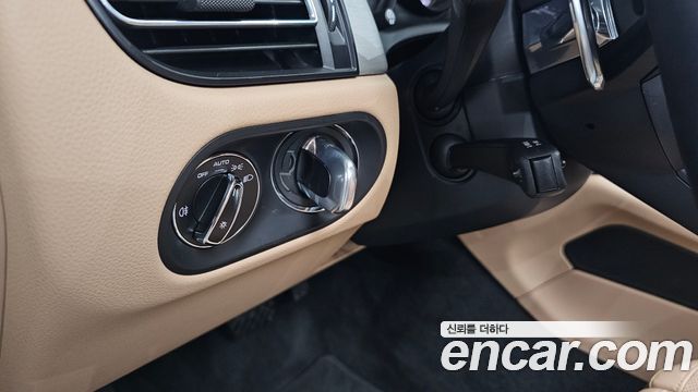 Porsche Macan 2022 — photo 40