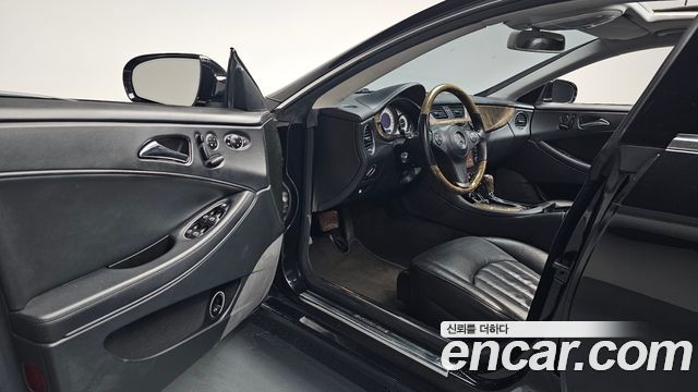 Mercedes-Benz CLS-Class 2010 — photo 13
