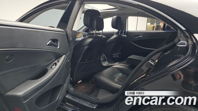 Mercedes-Benz CLS-Class 2010 — photo 17