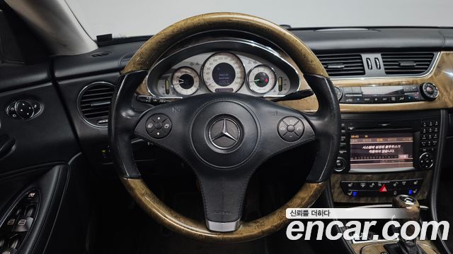Mercedes-Benz CLS-Class 2010 — photo 18