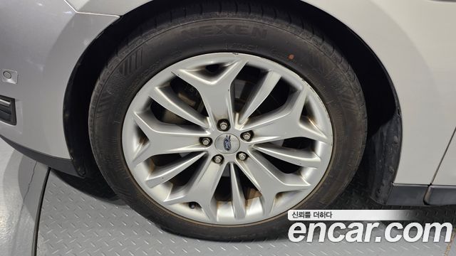 Ford Taurus 2014 — photo 5