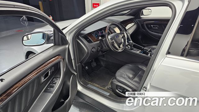Ford Taurus 2014 — photo 10