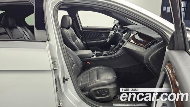 Ford Taurus 2014 — photo 11