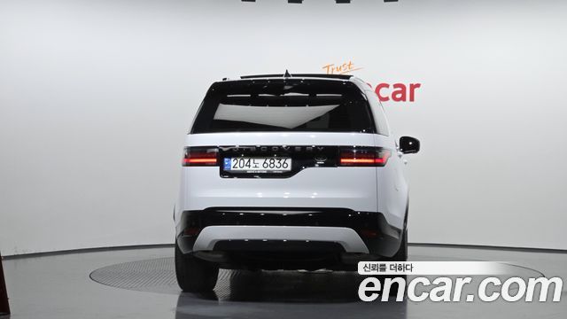 Land Rover Discovery 2023 — photo 4