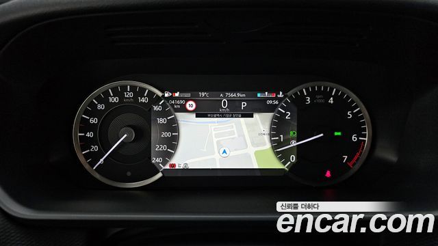 Land Rover Discovery 2023 — photo 8
