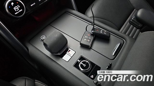Land Rover Discovery 2023 — photo 9