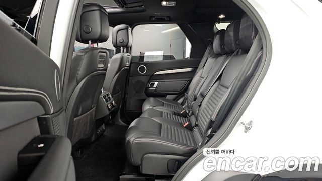 Land Rover Discovery 2023 — photo 12