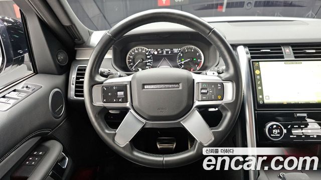 Land Rover Discovery 2023 — photo 13