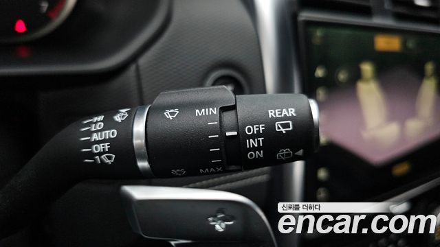 Land Rover Discovery 2023 — photo 16