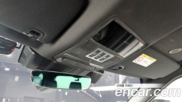 Land Rover Discovery 2023 — photo 18