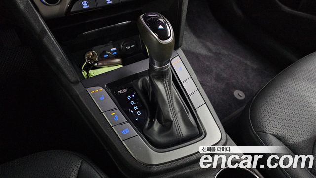 Hyundai AVANTE 2016 — photo 12