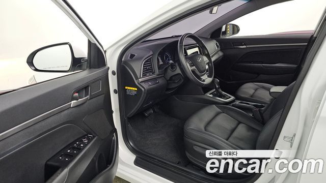 Hyundai AVANTE 2016 — photo 13