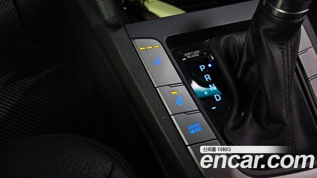 Hyundai AVANTE 2016 — photo 25