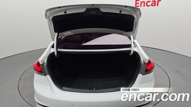 Hyundai AVANTE 2016 — photo 26