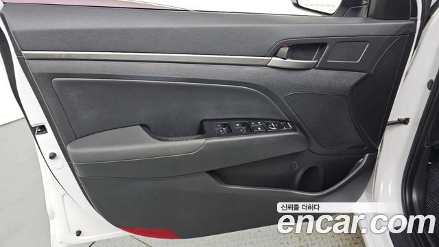 Hyundai AVANTE 2016 — photo 14