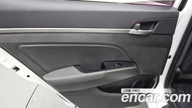 Hyundai AVANTE 2016 — photo 15