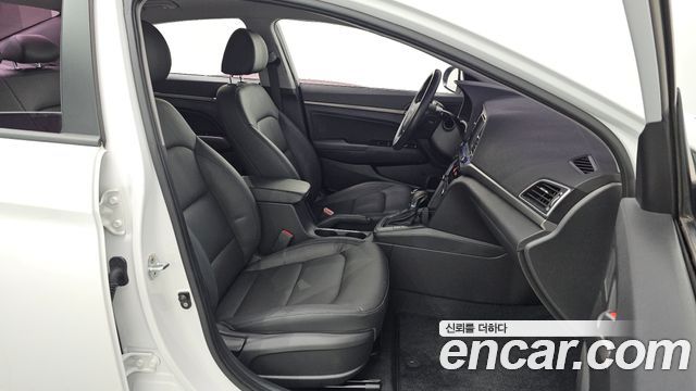 Hyundai AVANTE 2016 — photo 16
