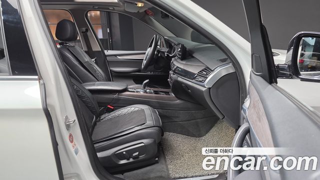 BMW X5 2017 — photo 12
