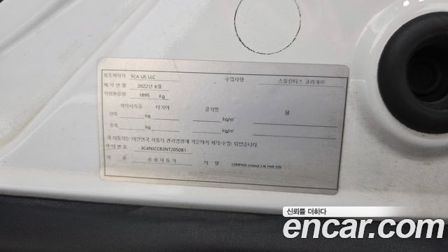 Jeep Compass 2022 — photo 28
